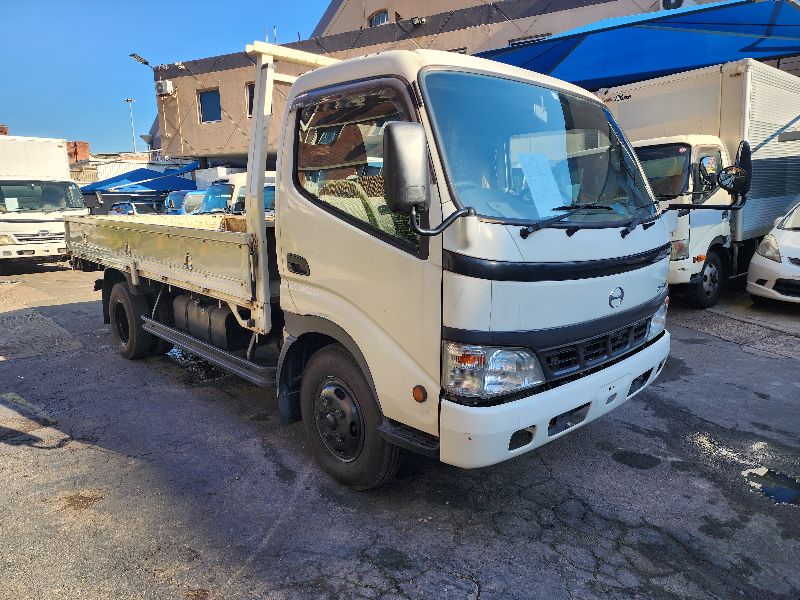  28126  HINO DUTRO  2005  