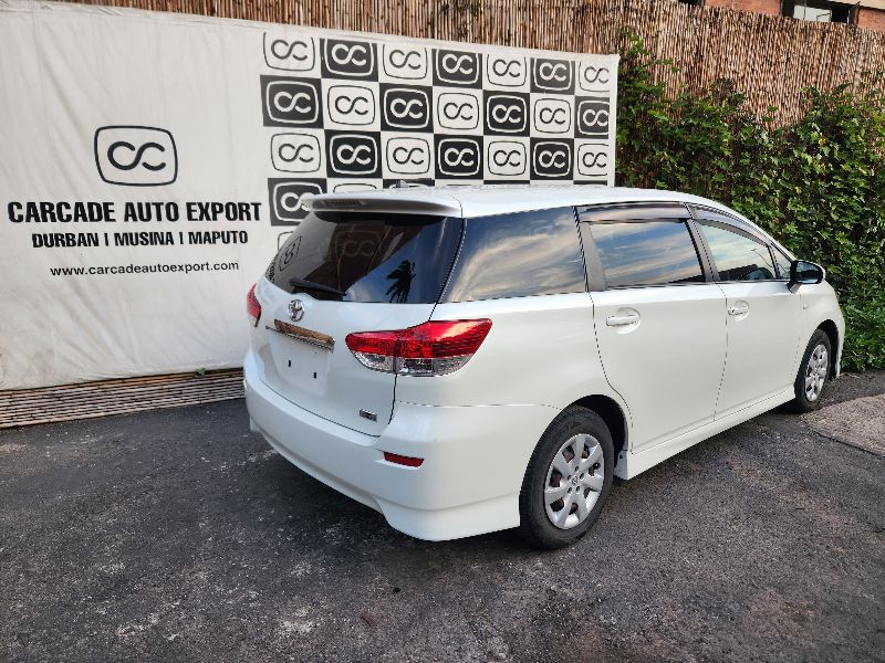  28206  TOYOTA WISH  2010  