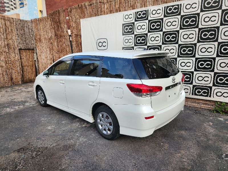  28206  TOYOTA WISH  2010  