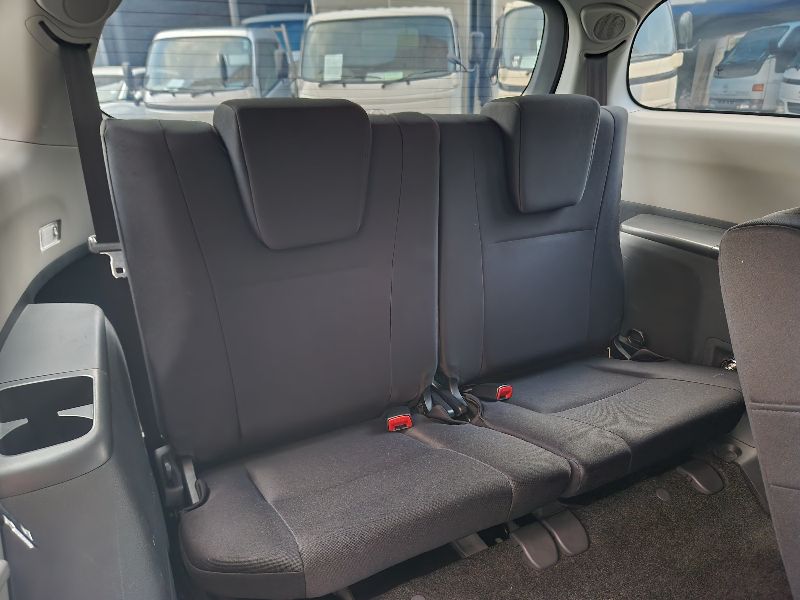  28206  TOYOTA WISH  2010  