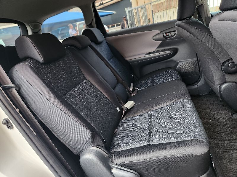  28206  TOYOTA WISH  2010  