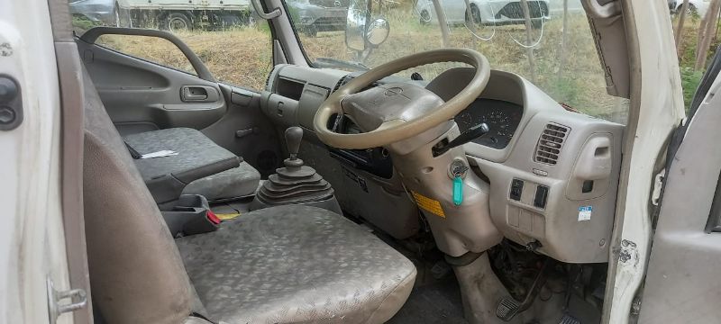  28213  HINO DUTRO  2003  