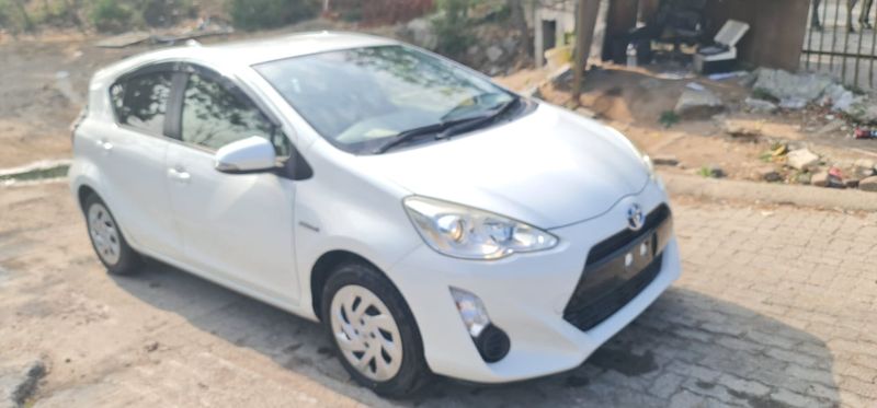 28245 TOYOTA AQUA 2016