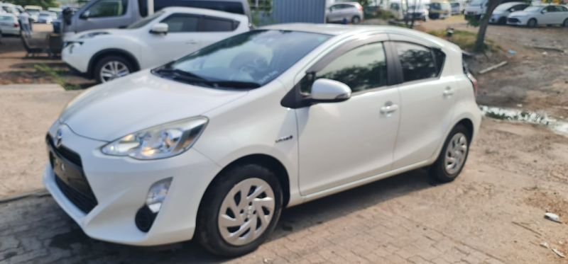  28245  TOYOTA AQUA  2016  