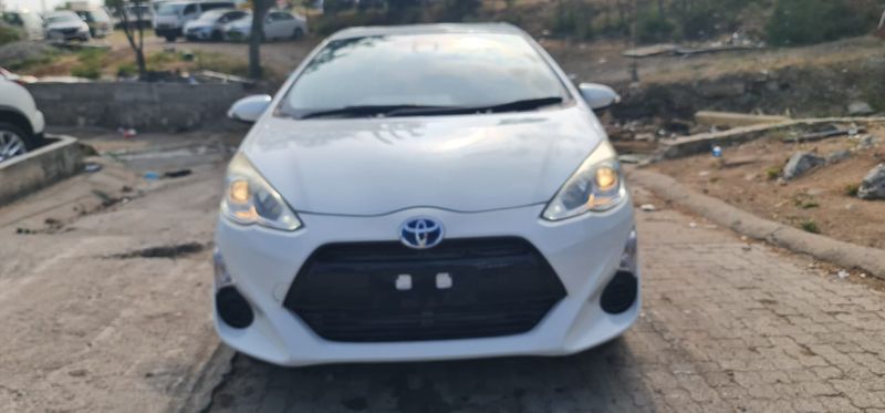  28245  TOYOTA AQUA  2016  