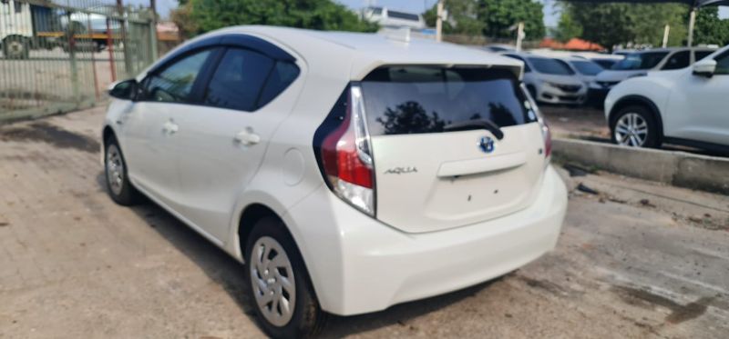  28245  TOYOTA AQUA  2016  