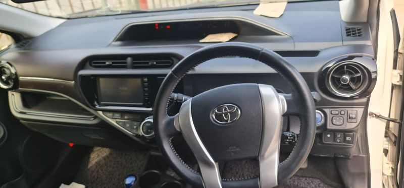  28245  TOYOTA AQUA  2016  