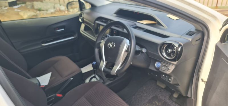  28245  TOYOTA AQUA  2016  