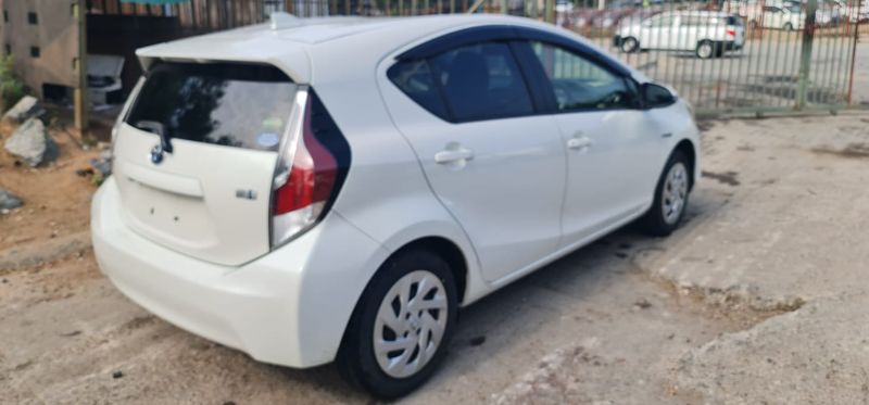 28245  TOYOTA AQUA  2016  
