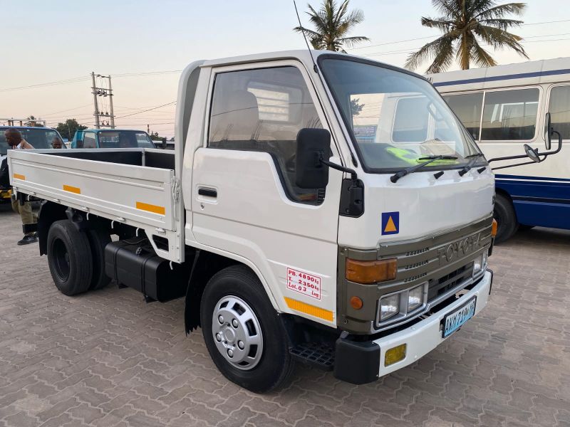  28248  TOYOTA DYNA  1988  
