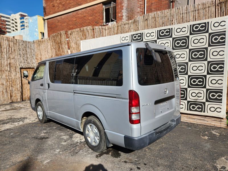  28308  TOYOTA HIACE  2005  