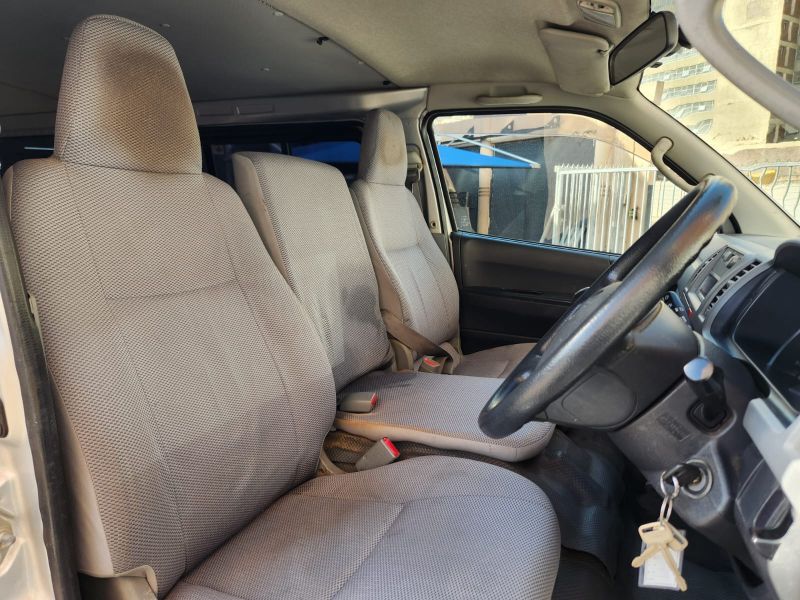  28308  TOYOTA HIACE  2005  