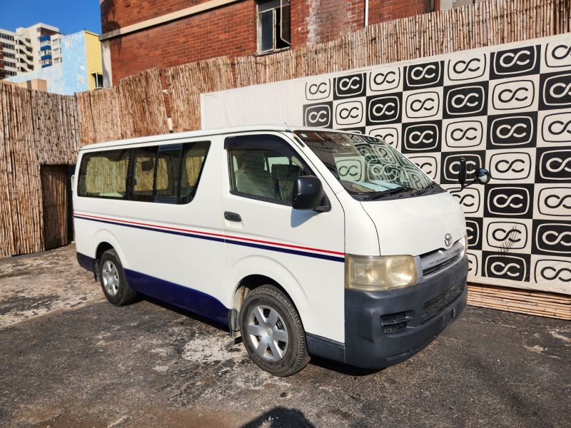 28326  TOYOTA HIACE  2005