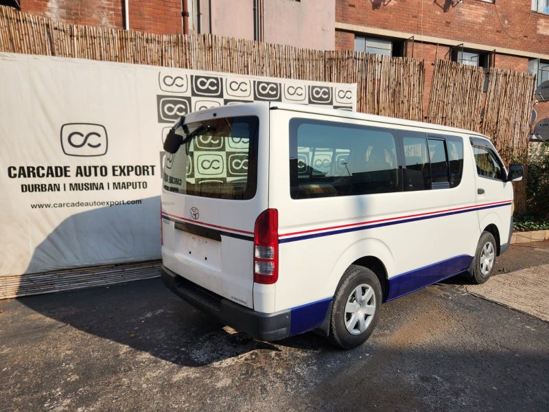28326  TOYOTA HIACE  2005