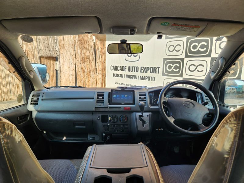 28326  TOYOTA HIACE  2005