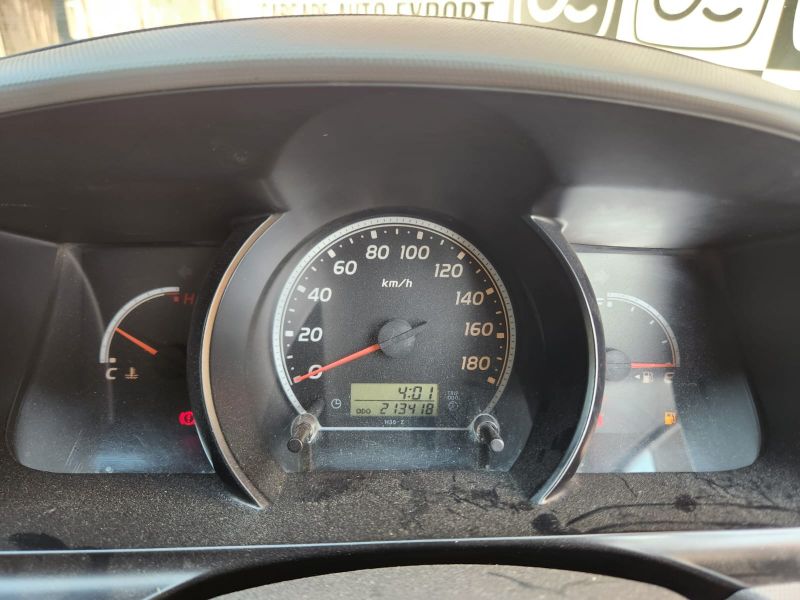 28326  TOYOTA HIACE  2005