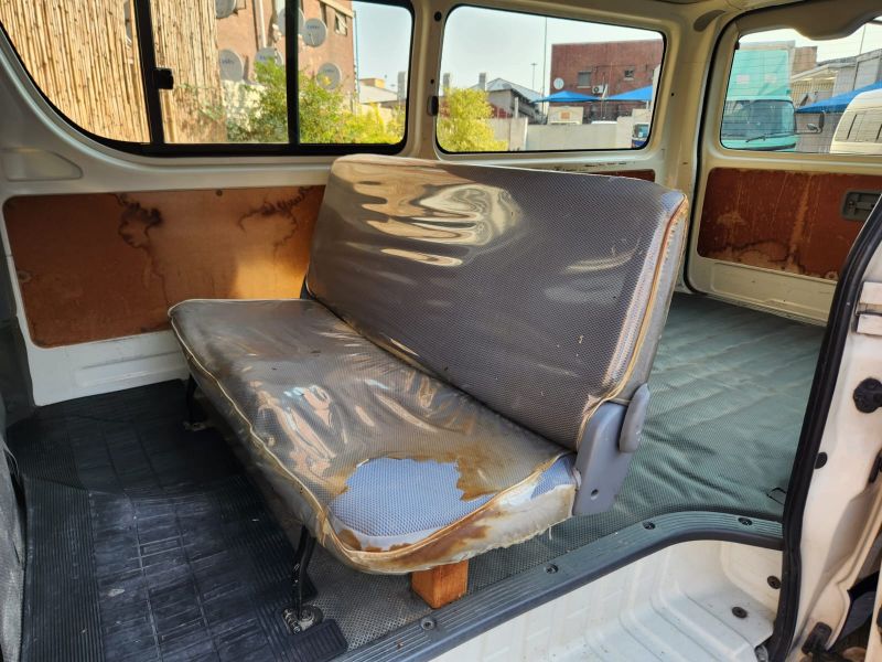 28326  TOYOTA HIACE  2005