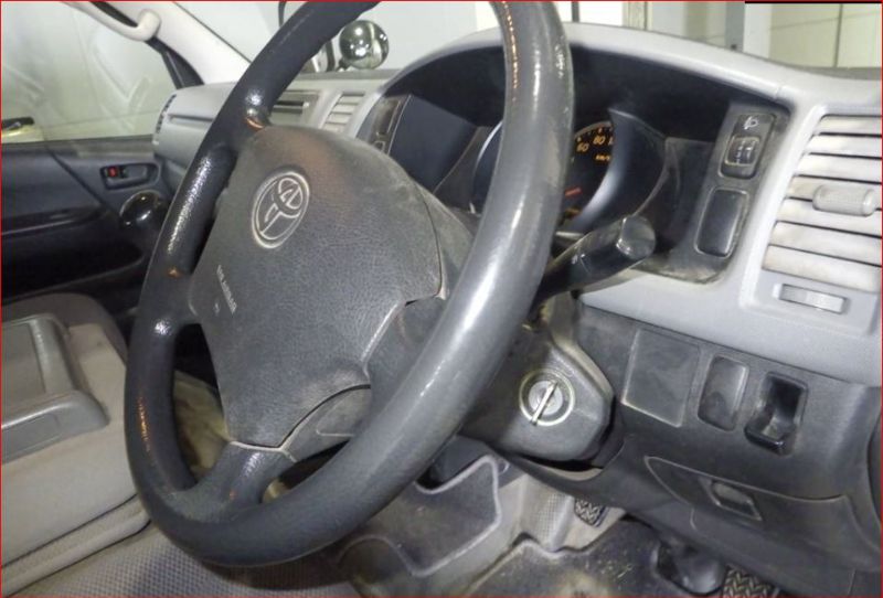  28362  TOYOTA HIACE  2006  