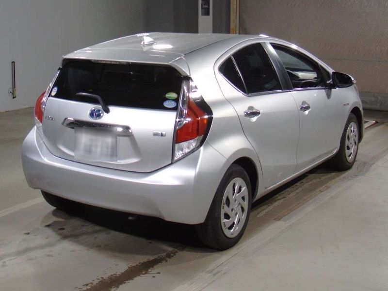  28453  TOYOTA AQUA  2016  