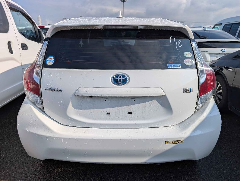  28465  TOYOTA AQUA  2016  