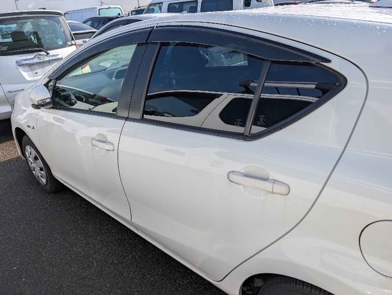  28465  TOYOTA AQUA  2016  