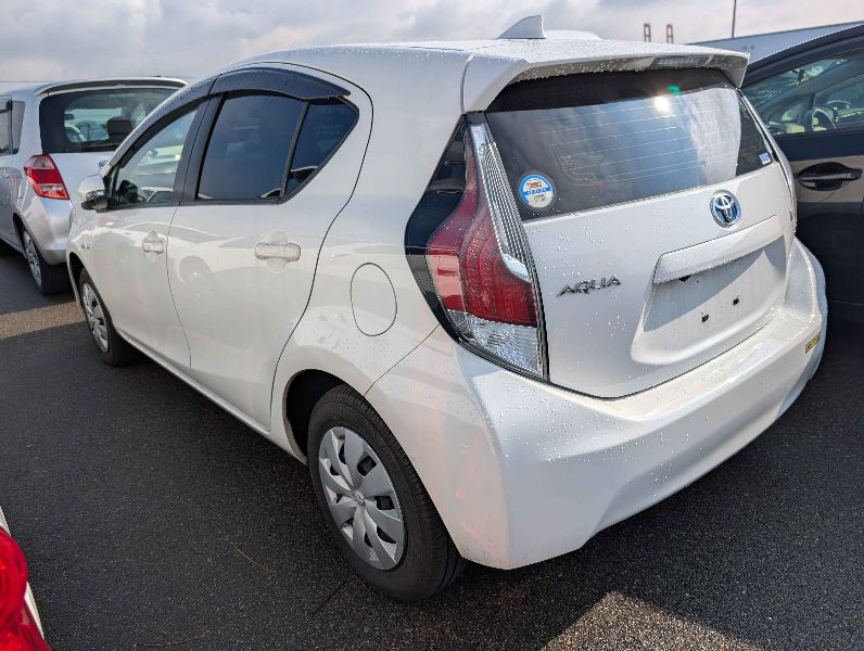  28465  TOYOTA AQUA  2016  