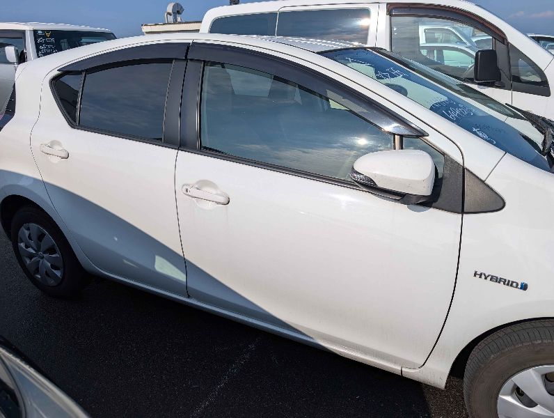  28465  TOYOTA AQUA  2016  