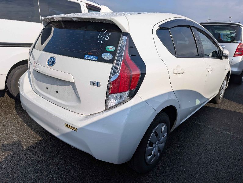  28465  TOYOTA AQUA  2016  