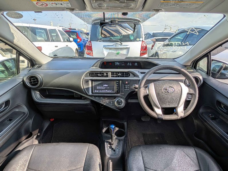  28465  TOYOTA AQUA  2016  