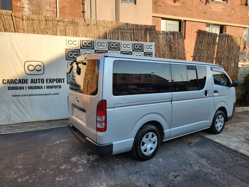  28480  TOYOTA HIACE  2005  