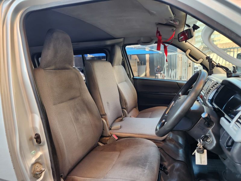  28480  TOYOTA HIACE  2005  