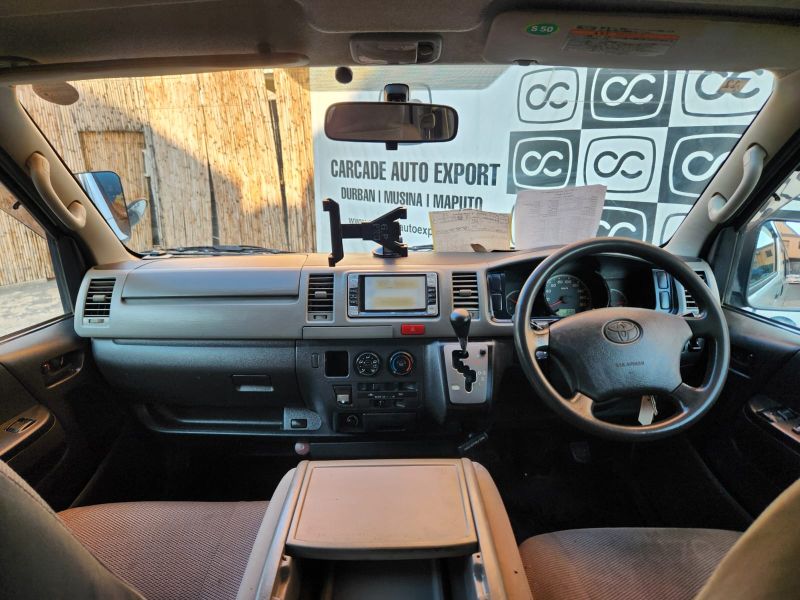  28480  TOYOTA HIACE  2005  