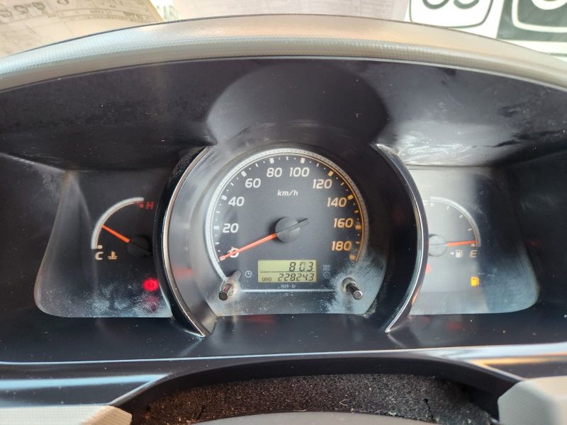  28480  TOYOTA HIACE  2005  