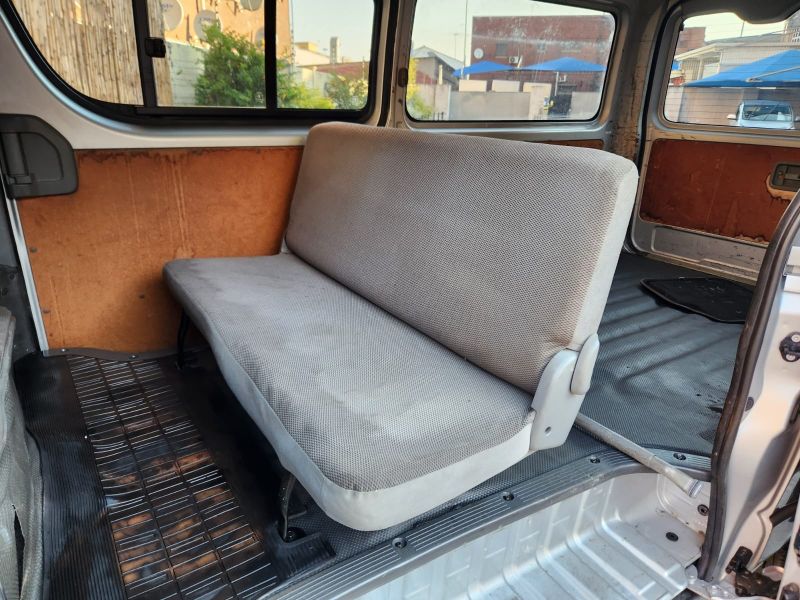  28480  TOYOTA HIACE  2005  