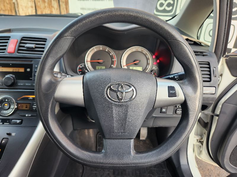  28486  TOYOTA AURIS  2012  