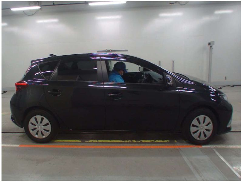  28549  TOYOTA AURIS  2016  