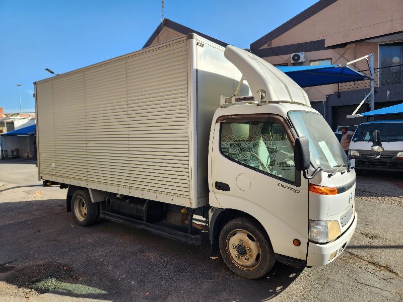  28572  HINO DUTRO  2001  