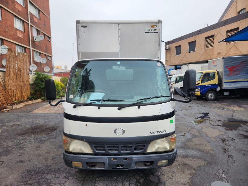  28573  HINO DUTRO  2004 