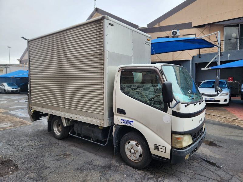  28573  HINO DUTRO  2004  