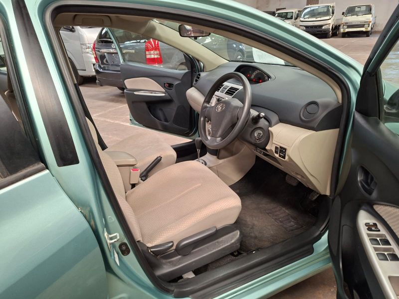  28585  TOYOTA BELTA  2005  
