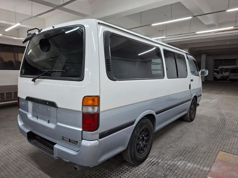 28597  TOYOTA HIACE  1998