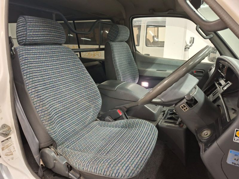 28597  TOYOTA HIACE  1998