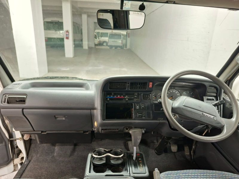 28597  TOYOTA HIACE  1998
