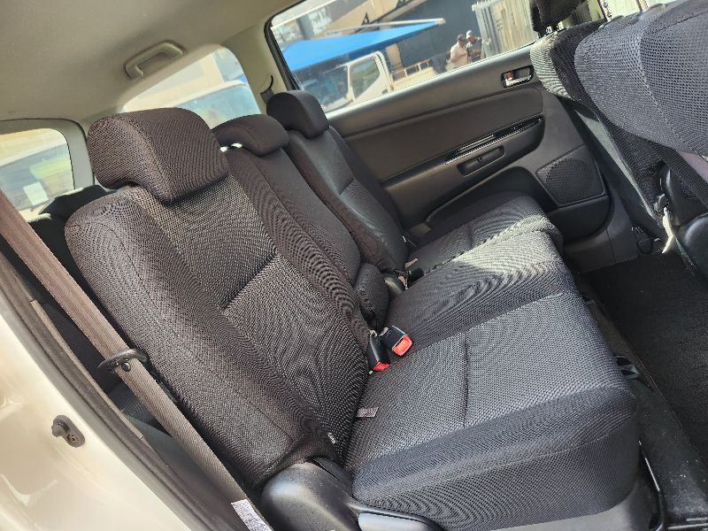  28601  TOYOTA WISH  2004  