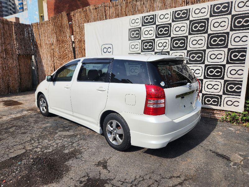  28601  TOYOTA WISH  2004  