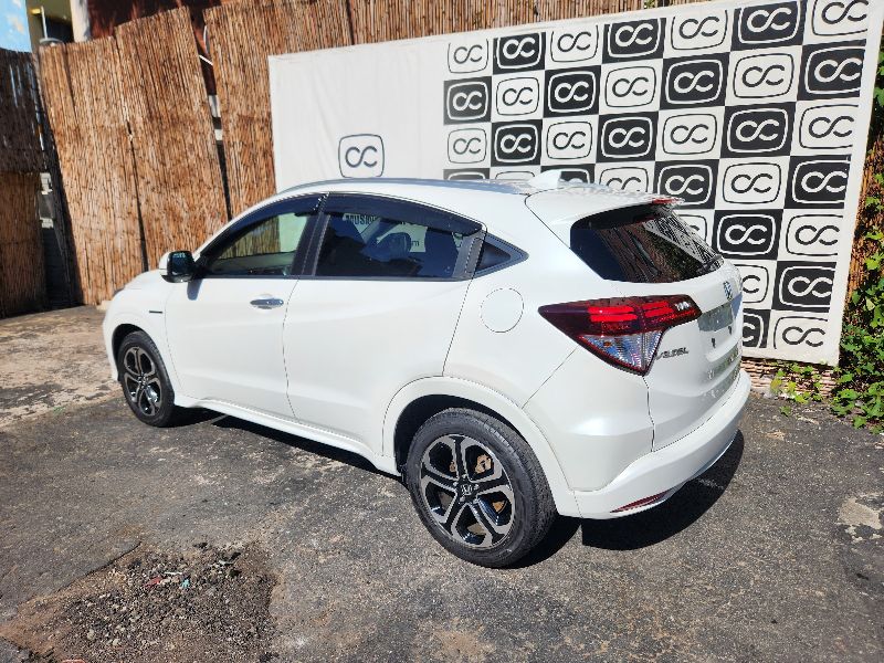 28621  HONDA VEZEL  2015  