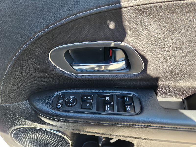  28621  HONDA VEZEL  2015  