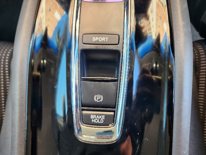  28621  HONDA VEZEL  2015  