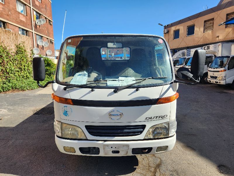 28631 HINO DUTRO 2001
