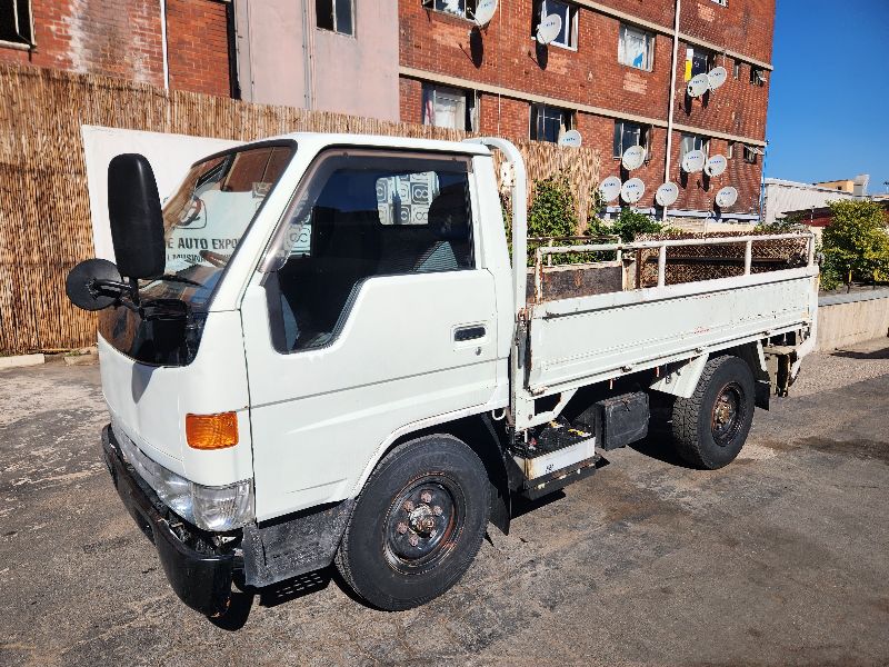  28667  TOYOTA DYNA  1995  